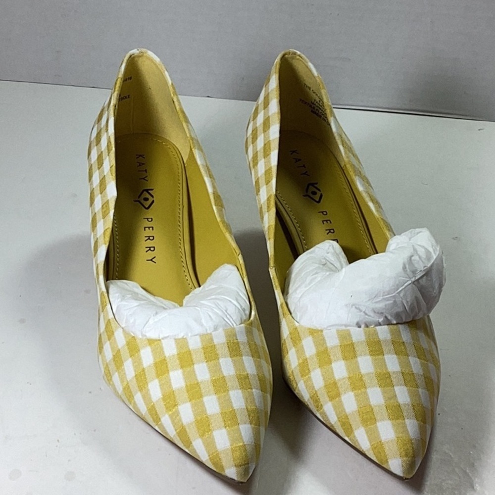 Katy Perry

The Golden Pump - Picture 7 of 8